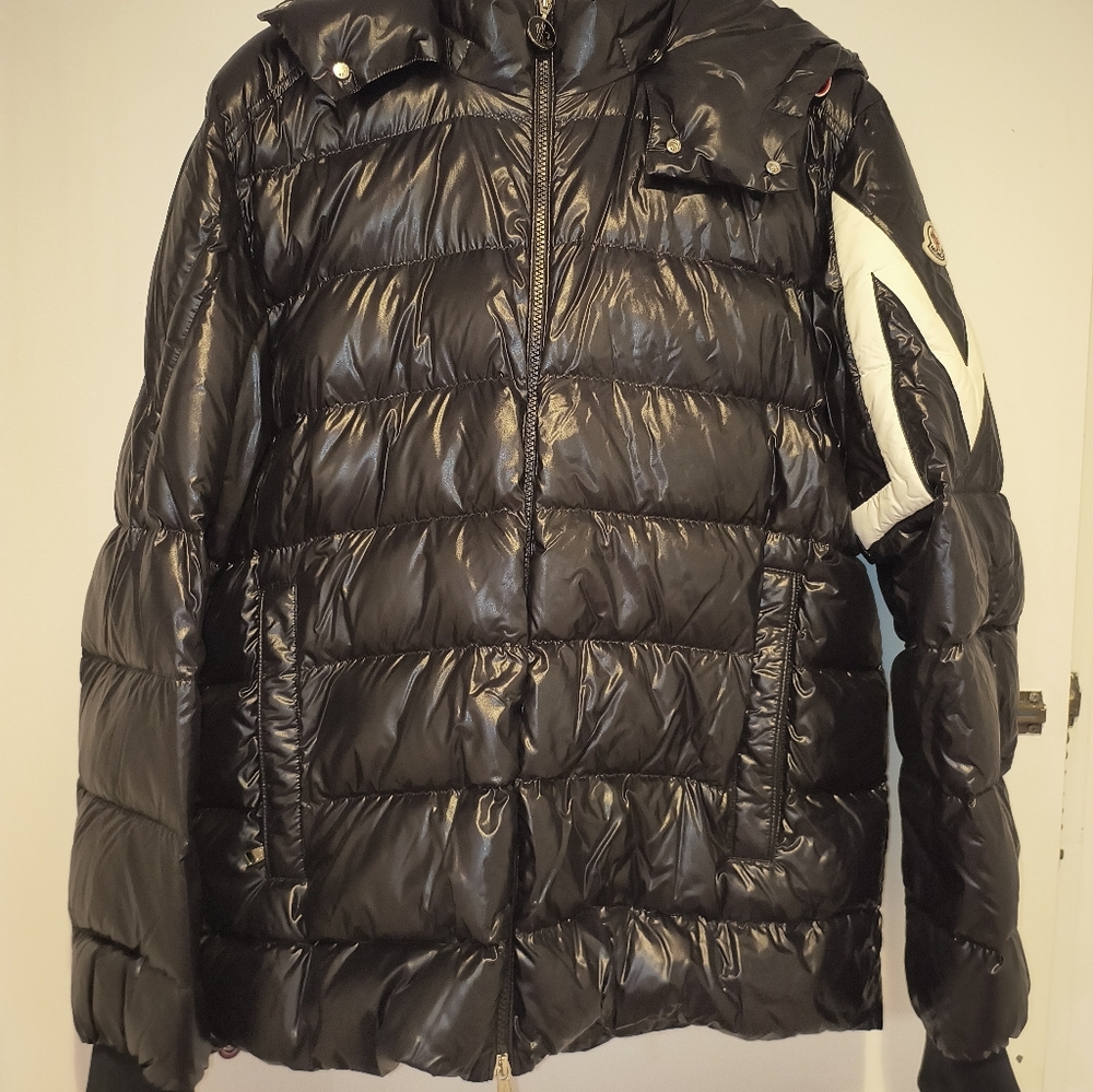 Moncler Glossy Black Puffer Jacket Coat White M Left Arm Size 6